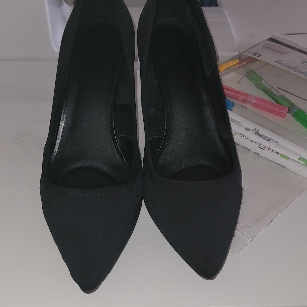 Black Simply Vera Wang Heels 7.5